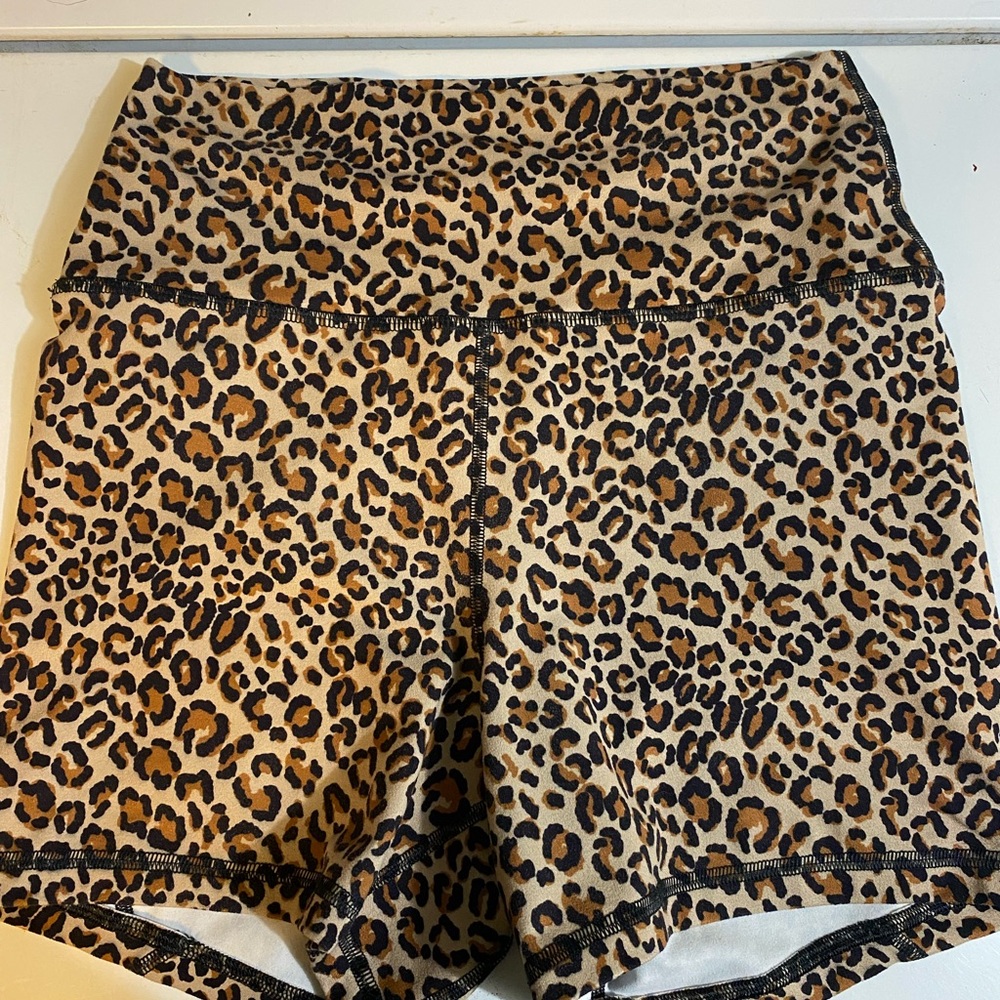 Fleo Leopard Print Women's Shorts